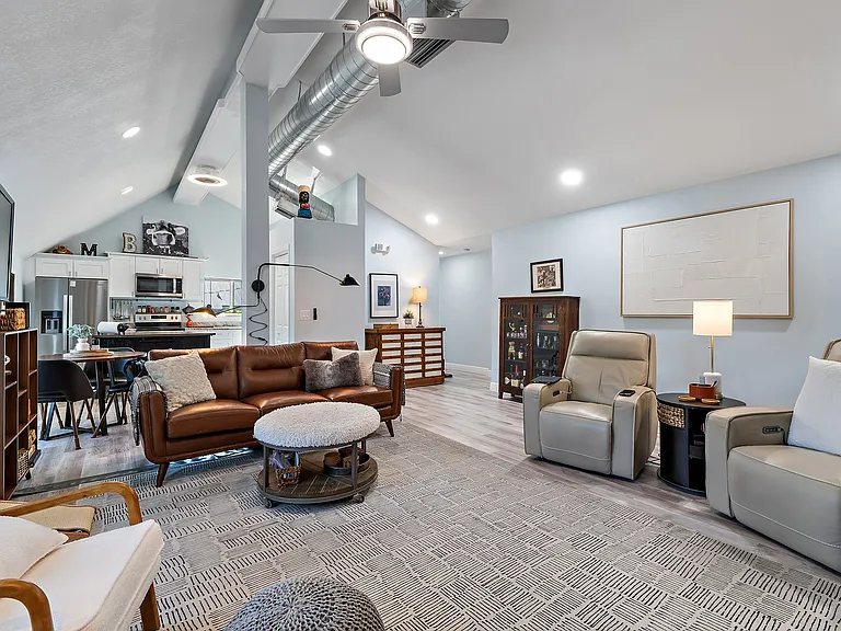 310 SE Denver Ave #2 — Photo 35