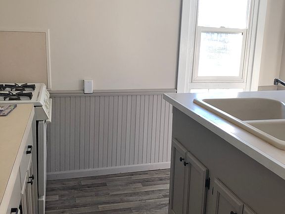 4th image of 212 S Cottage St