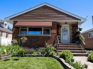 8805 S California Ave, Evergreen Park, IL