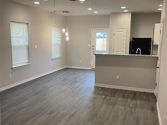 3rd image of 107 Peruna Dr