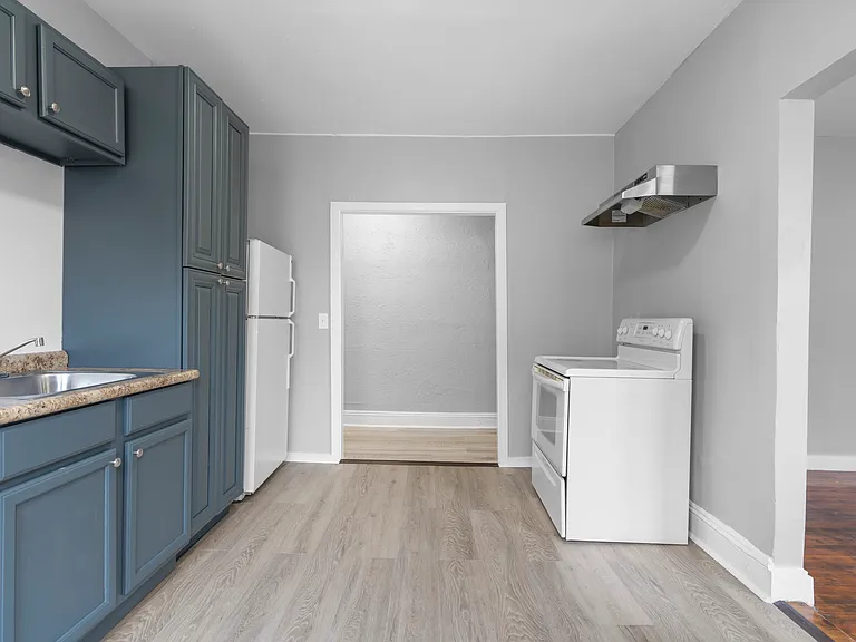 202 Mather St #3-W — Photo 16