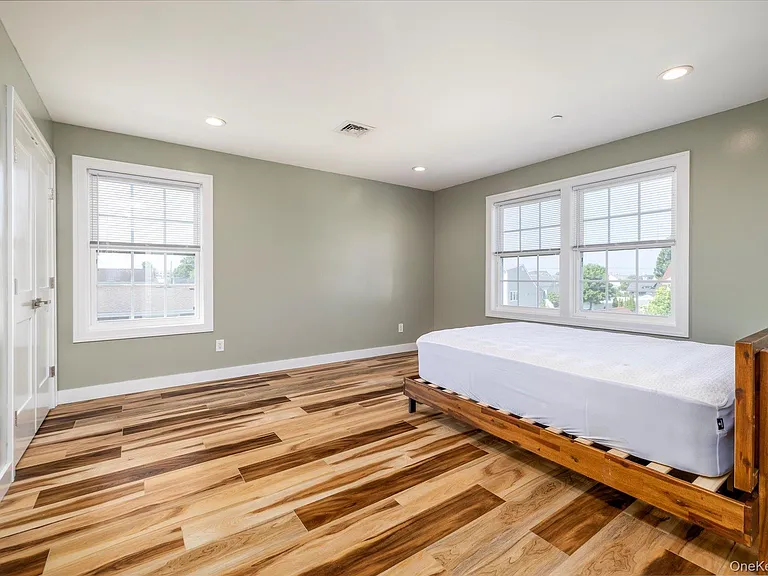 740 S Ocean Ave — Photo 31