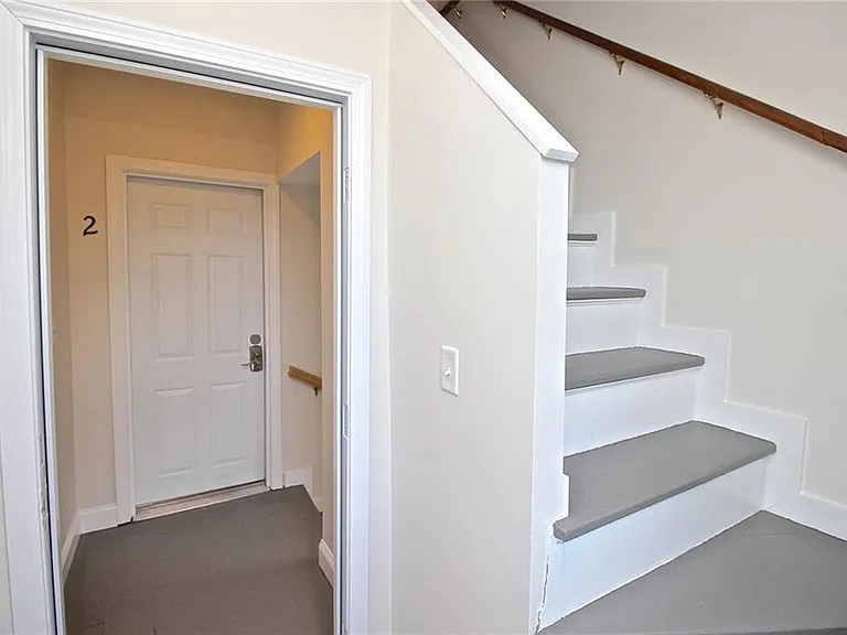 668 Thames St #2 — Photo 10