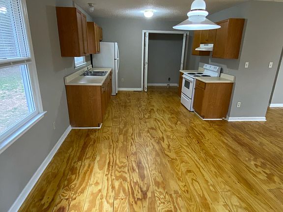 4th image of 401 8th Ave NW