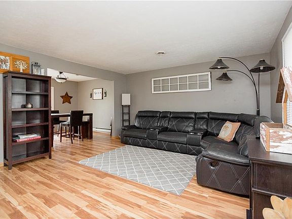 4th image of 8699 Brentwood Dr