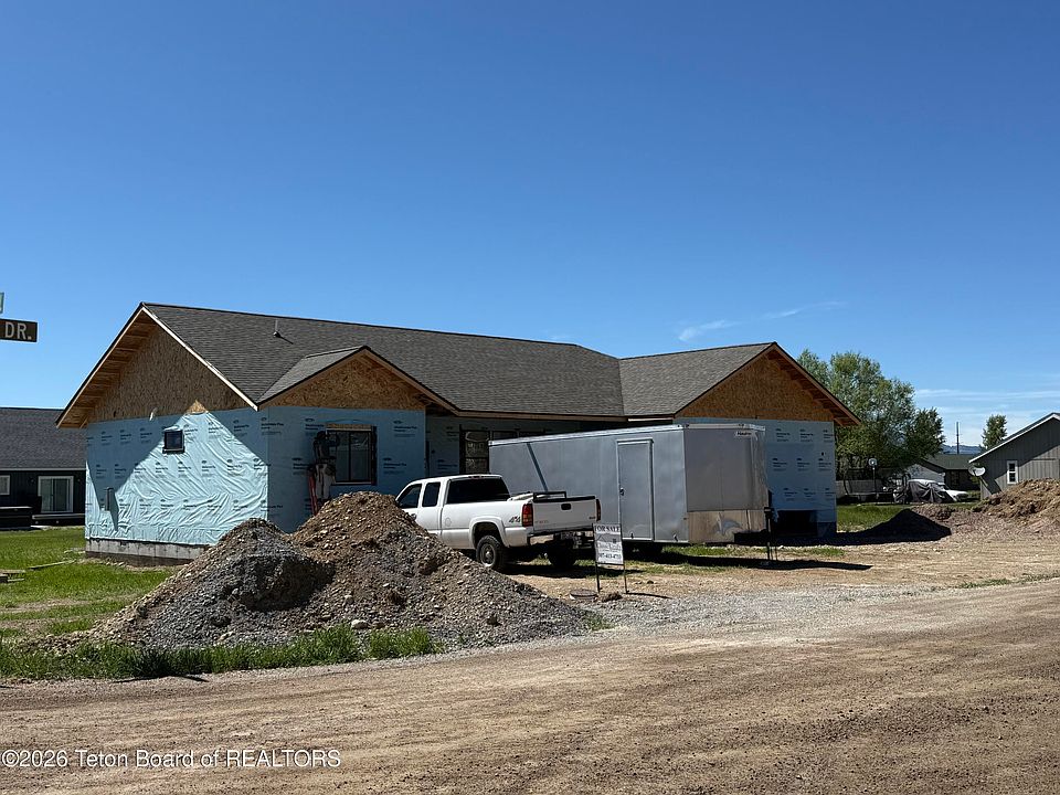 1st image of 288 Holly Dr