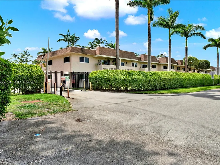 14500 SW 88th Ave #217 — Photo 1