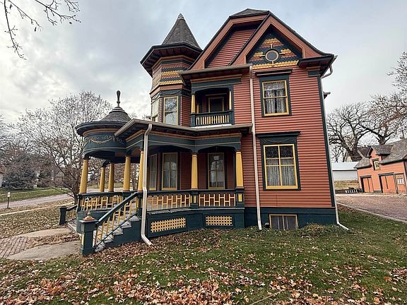 2nd image of 504 N Cherry St