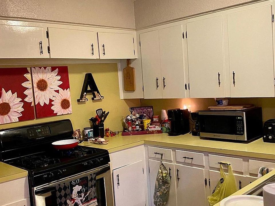 2nd image of 623 Jasmine St