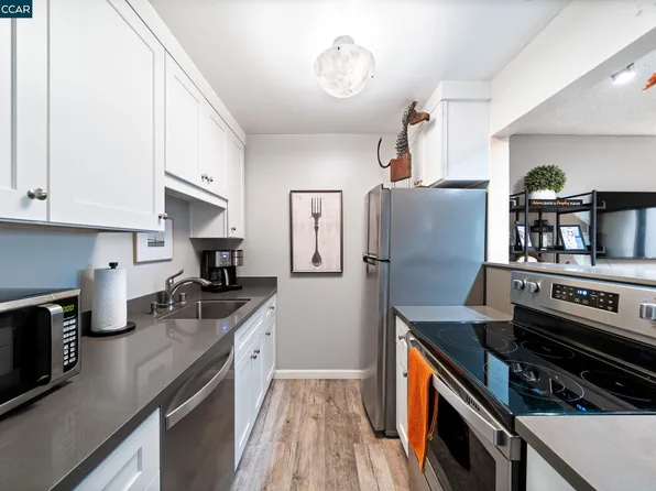 320 N Civic Dr APT 407, Walnut Creek, CA 94596