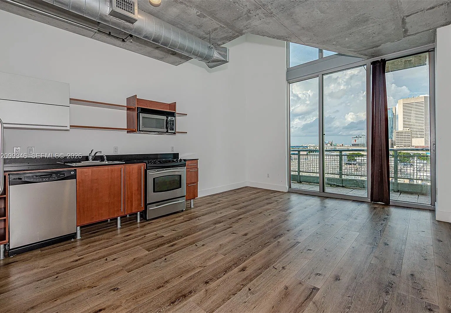 Neo Vertika Condo — Photo 4
