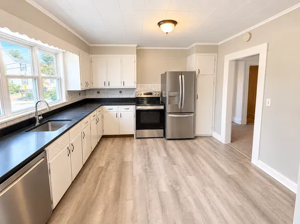 148 Maplewood Ave #1, Gloucester, MA 01930
