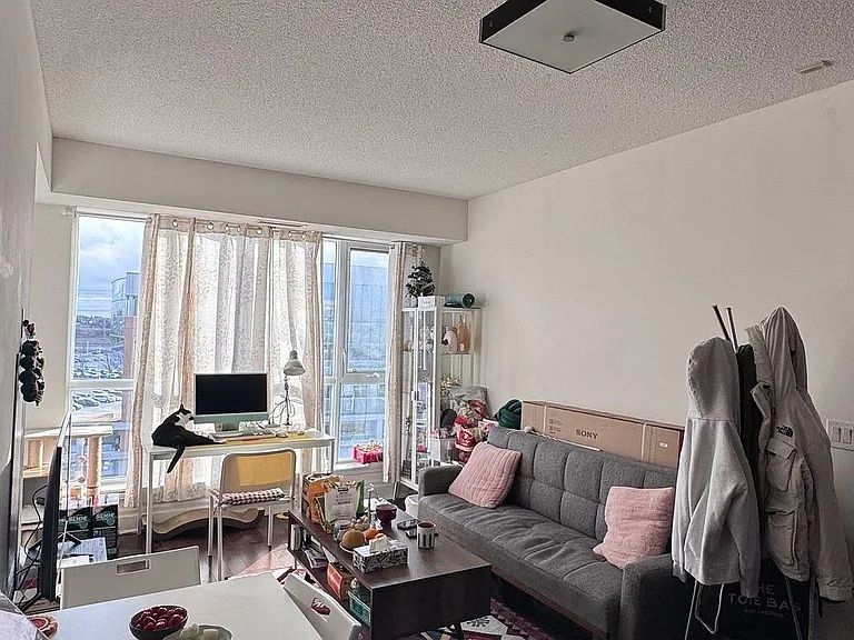 21 Upper Duke Cres #608 — Photo 7