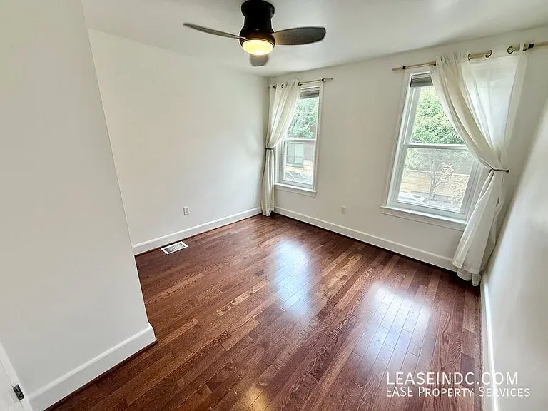 2333 17th St NW — Photo 24
