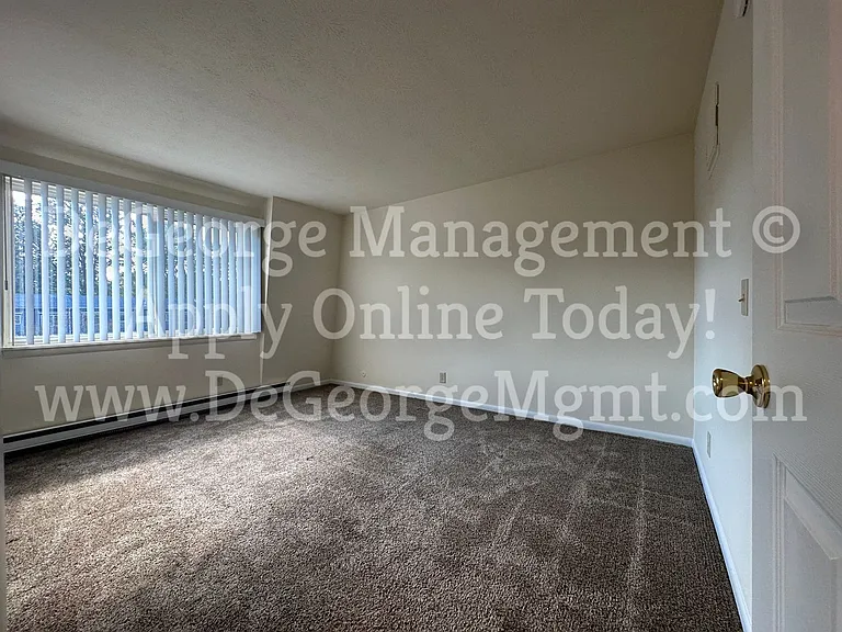 Woodside Court Apartments — Photo 58