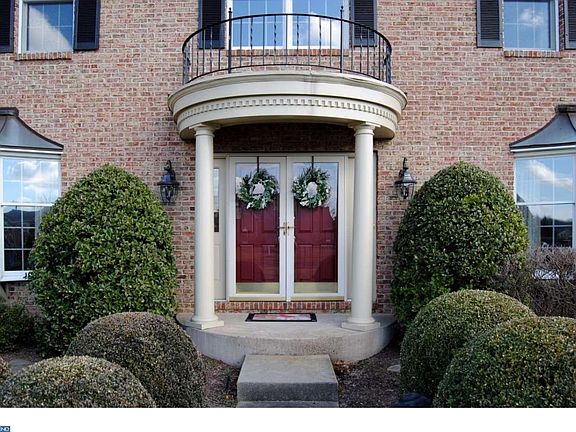 3rd image of 2033 Silverwood Dr