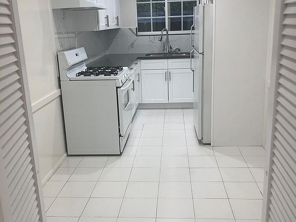 5th image of 143 N Hamilton Dr APT G