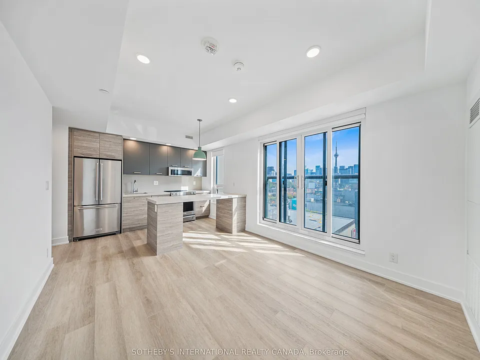 484 Spadina Ave #208