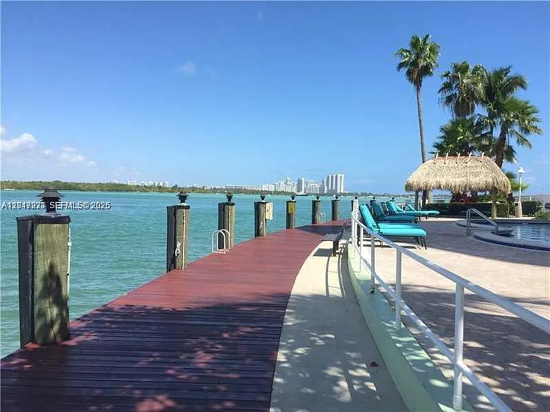 Island Pointe Condo — Photo 4