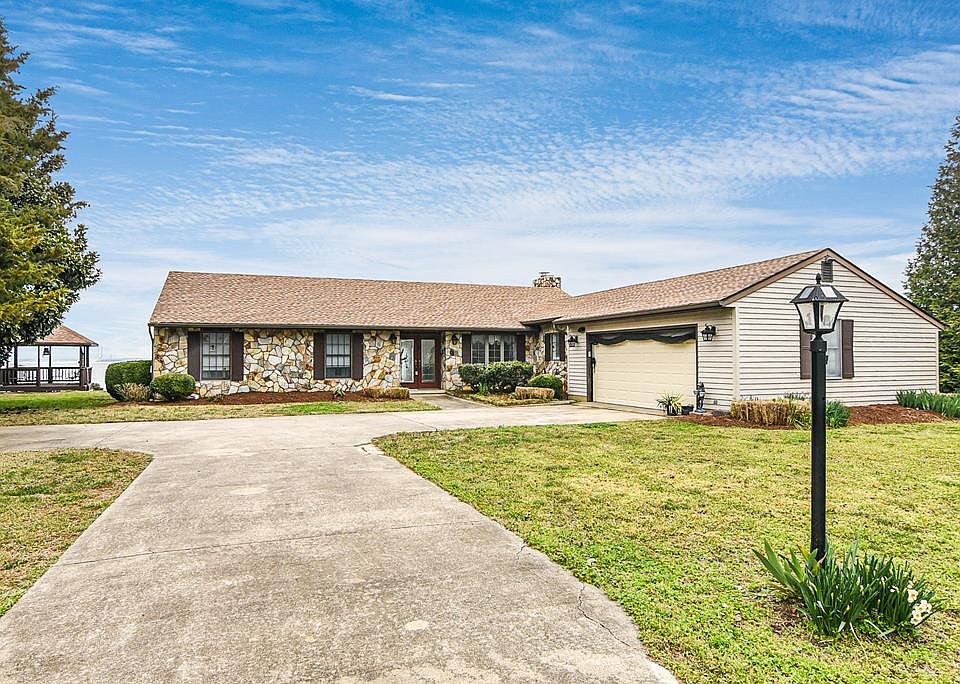 1st image of 3305 Riverview Dr