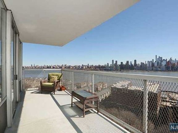 4th image of 6050 Boulevard E APT 9B