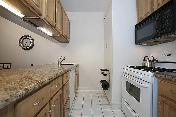 Sold by Hudson 3 Inc | media 6
