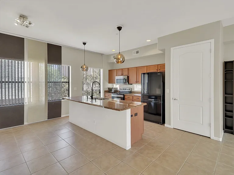 4613 E Culver St — Photo 11
