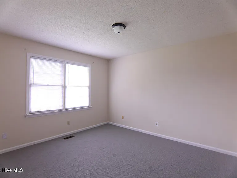 111 Concord Dr #C — Photo 10