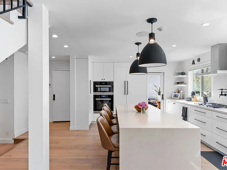 4606 Roma Ct — Photo 10