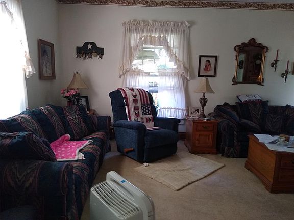 3rd image of 825 Oak Grove Ave