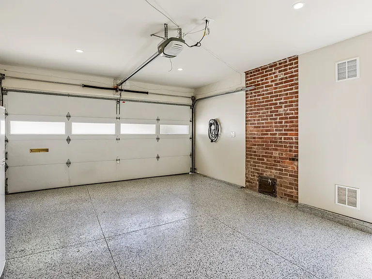 610 Hillcrest Blvd — Photo 59