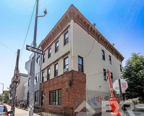 Rented by EXR | media 13