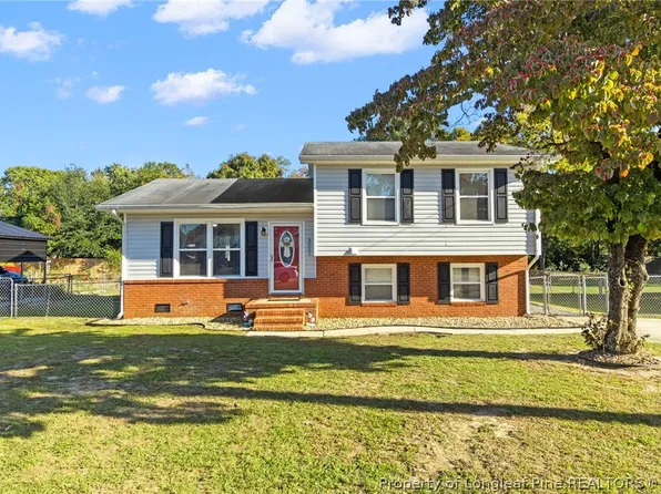 3021 Akron Dr, Hope Mills, NC 28348