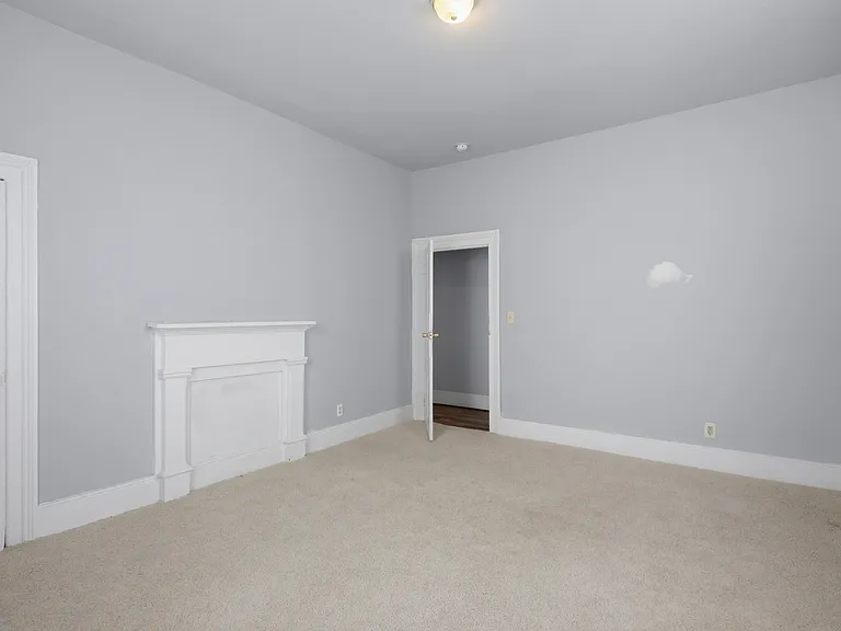 1006 W Washington St — Photo 16