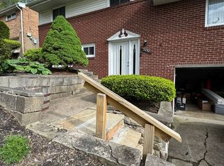 5454 Keenan Dr, Pittsburgh, PA 15236