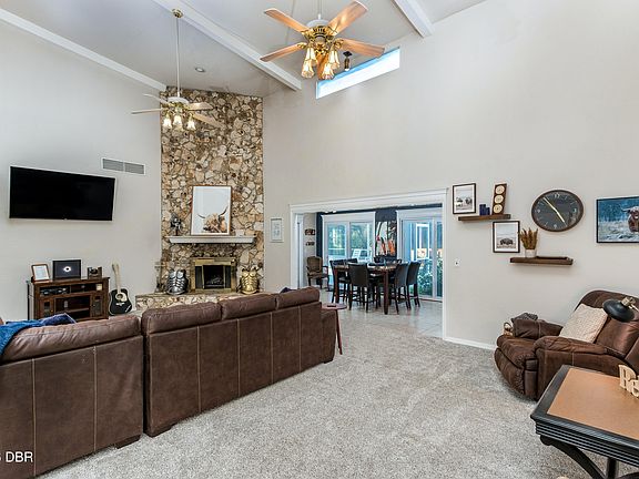 5th image of 932 Pelican Bay Dr
