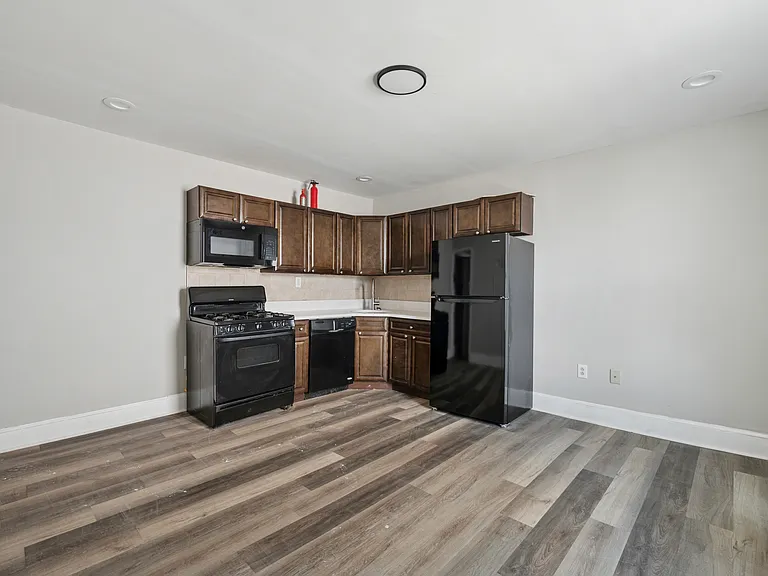 424 N 64th St #1 — Photo 9