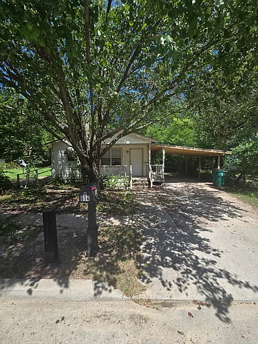 614 Moran St Photo 1