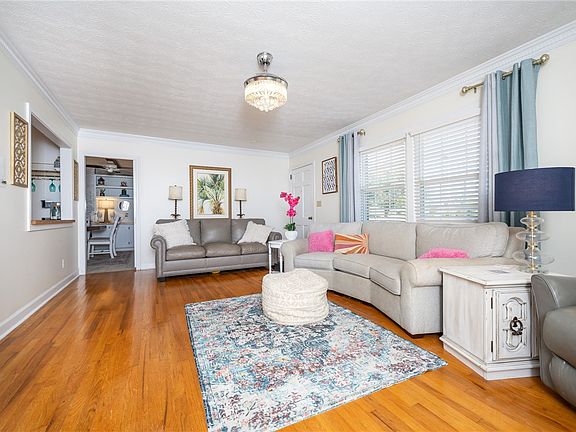 4th image of 401 S Glassy Mountain Rd