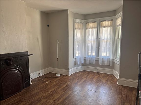 2nd image of 1732 Middle St