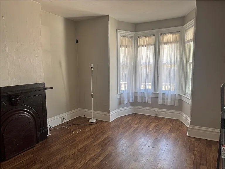 1732 Middle St — Photo 2
