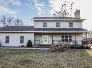 18715 W Lookout Ln, New Berlin, WI 53146