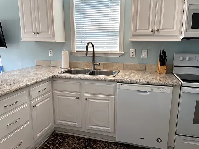 2744 Camper Ave — Photo 15