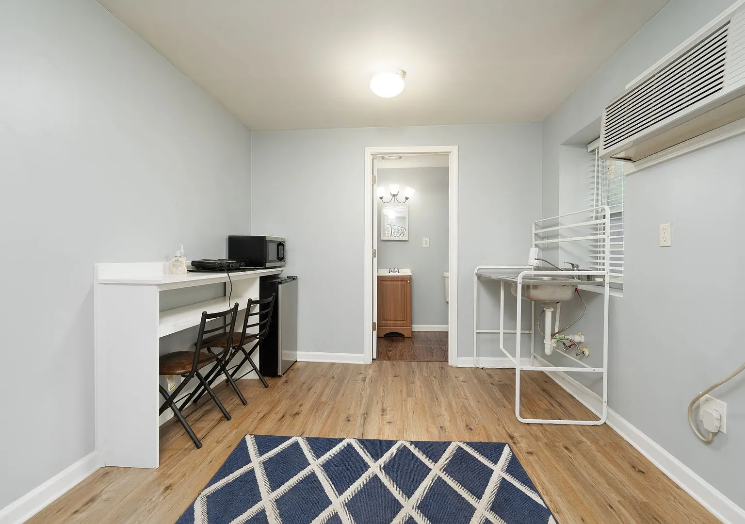 970 Hubbard St SW — Photo 2