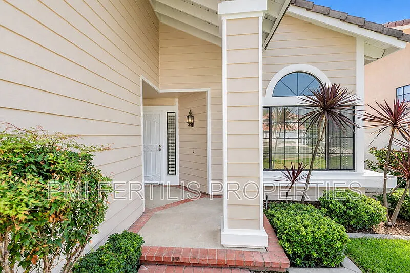 3 bed, 2.5 bath, $3,300 — Photo 4