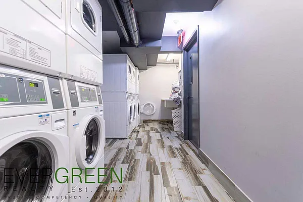 Rented by Evergreen Apartments BK | media 33