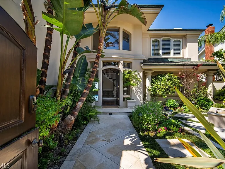 49 Cambria Dr — Photo 4