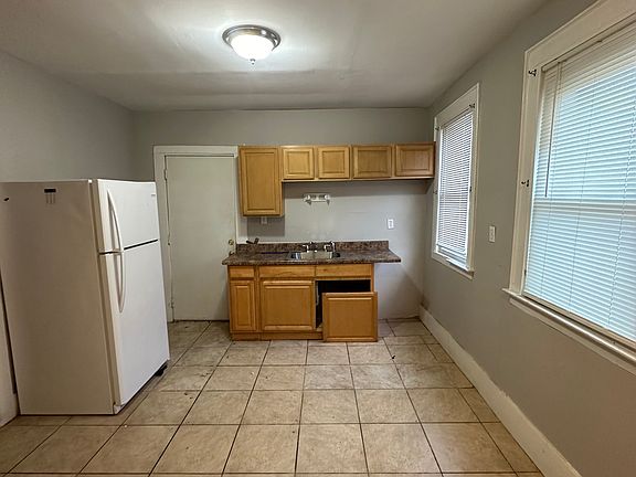 5th image of 71 Willis St #A