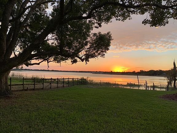 2nd image of 4112 Lake Saunders Dr