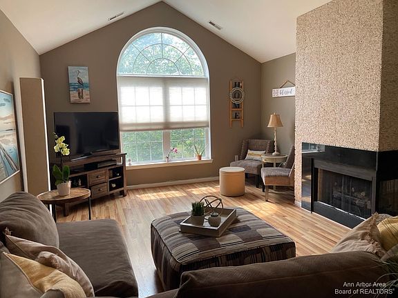 3rd image of 3170 Primrose Ln